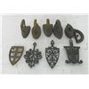 Image 1 : 4 iron trivets & 4 irons