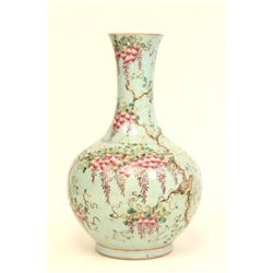 Magnificent Guanxu (Dayazhai) Famille Rose vase