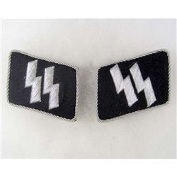 PAIR OF GERMAN NAZI WAFFEN SS OFFICERS RUNIC COLLAR TABS