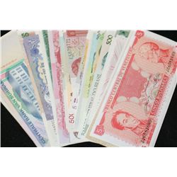 Foreign Bank Note, various dates & denominations, Crisp & UNC, lot of 100 from 100 different countri