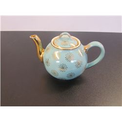 Vintage Hall 6 Cup Teapot