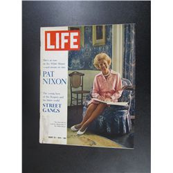 Life Magazine August 25, 1972 - Pat Nixon In The White House