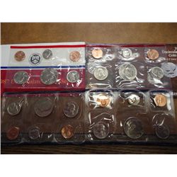 1985 & 87 US MINT SETS (UNC) P/D (WITH ENVELOPES)