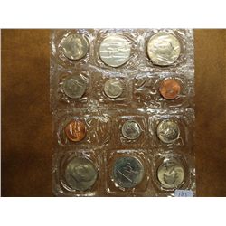 SPECIAL PACKAGING 1984-P/D  US MINT SETS