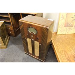 ANTIQUE RADIO WESTINGHOUSE