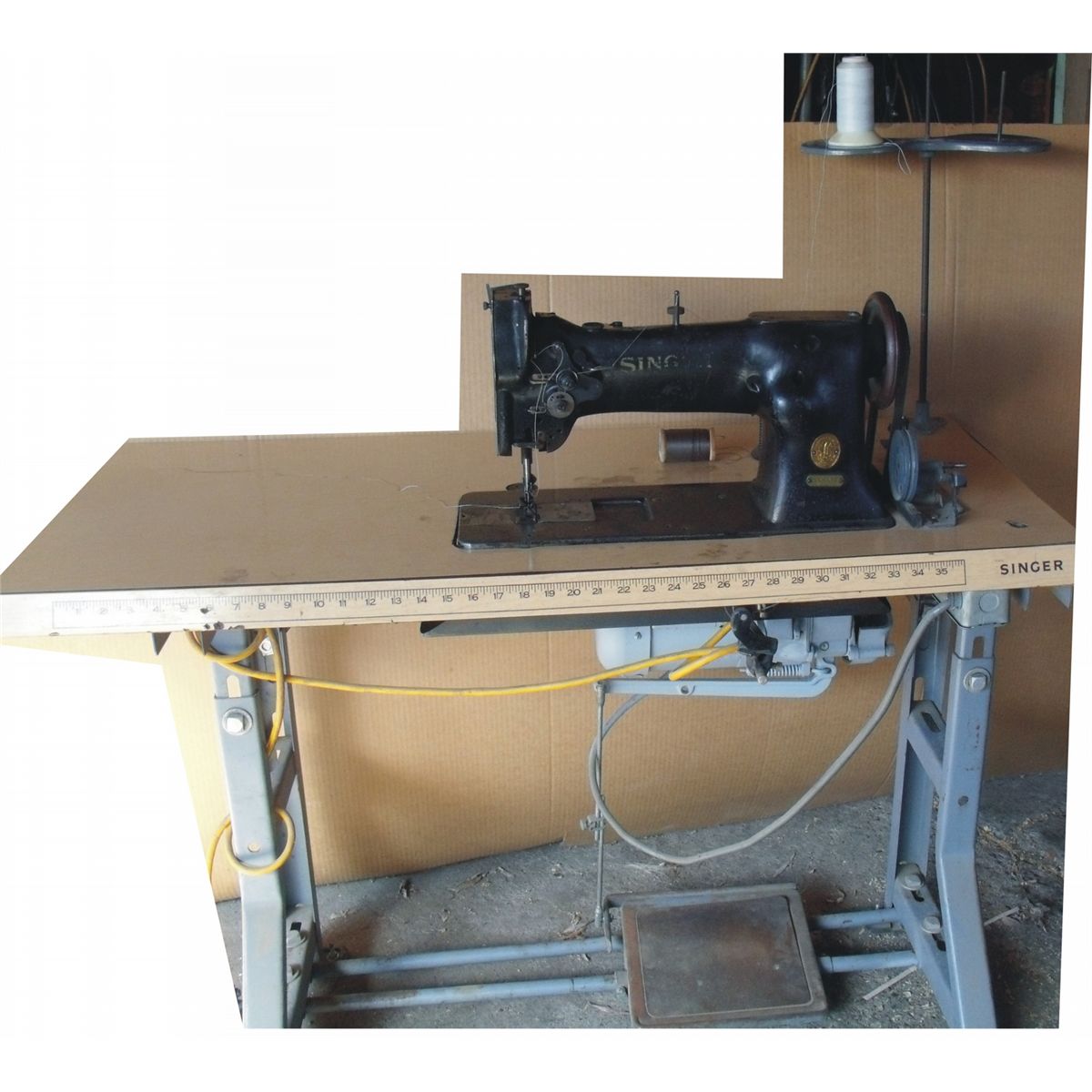 Singer leather sewing machine w/table