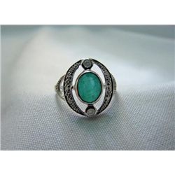 Lovely 1.31 ct Emerland and .19 Diamond ring in 14k Whi