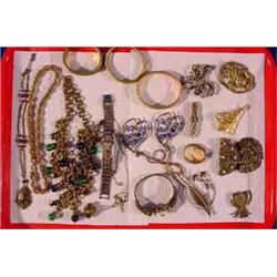 Lot 370_: Misc. Lot of Costume Jewelry