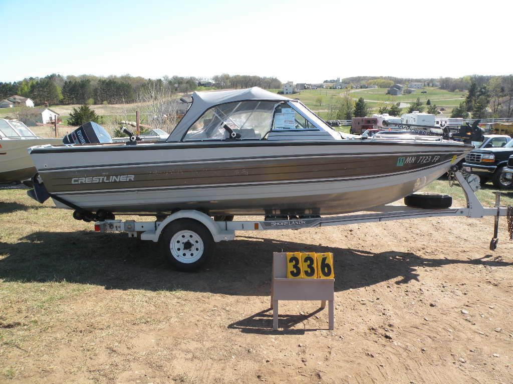 1989 Crestliner boat w/120 hp V4 Evinrude motor & 1989 Shorelander