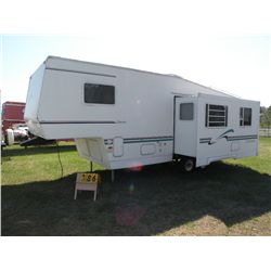 1999 Dutchman 27 ft camper trailer    SN- 47CFW0N20XG098613