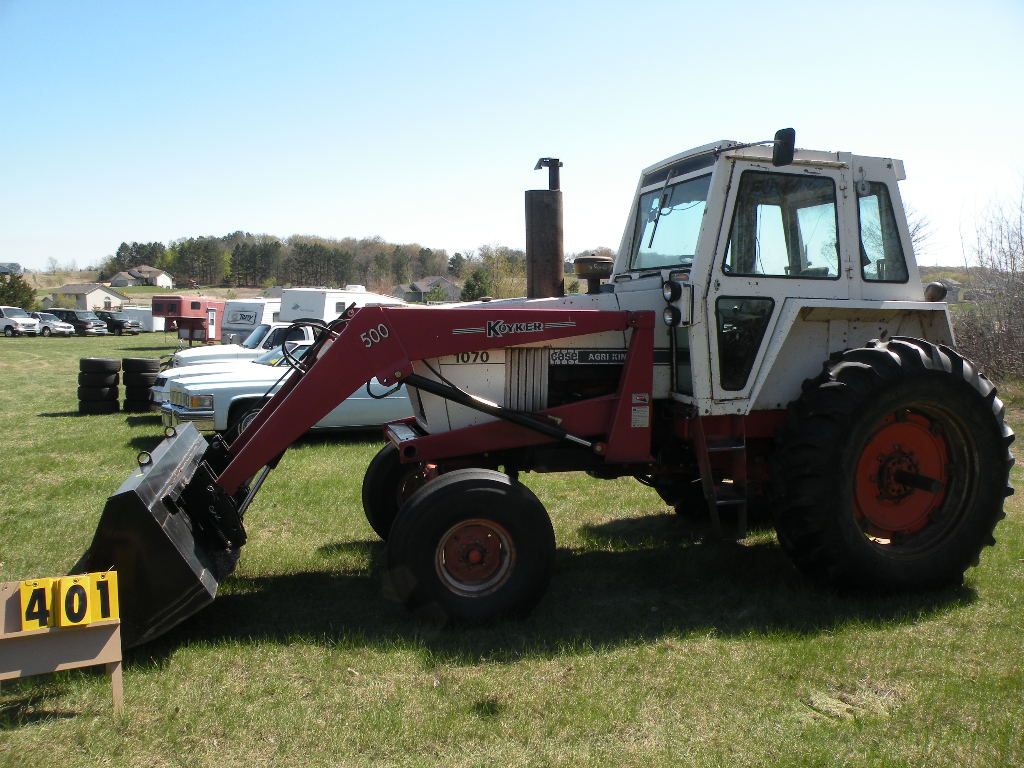 Case 1070 Agriking tractor w/Koyker model 500 quick tach loader