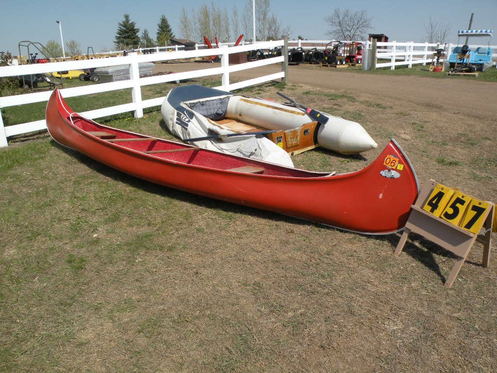 1969 Explorer 17 ft fiberglass canoe SN 577