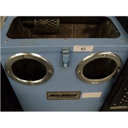 DEE BLAST GLOVE BOX
