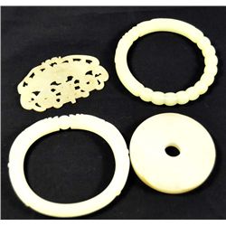 Lot of 4 pieces of jade