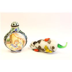 2 snuff bottles
