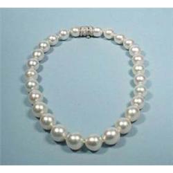 An exceptional quality cultured pearl necklac...