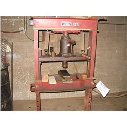 RED ARROW 30 TON PRESS