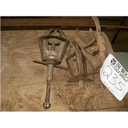 (1) LOT PULLY PULLERS