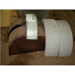 (1) LOT FENDERS