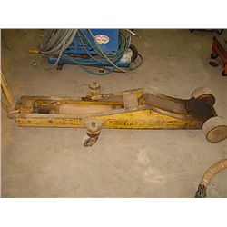 FLOOR JACK