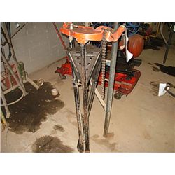 PIPE THREADING VISE