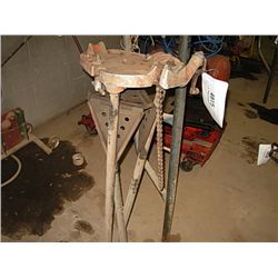 PIPE THREADING VISE