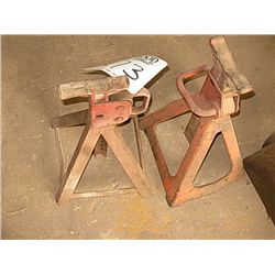 (1) LOT 2 JACK STANDS