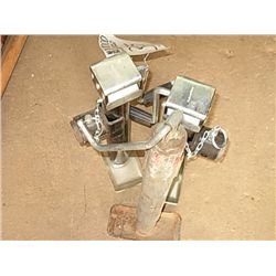 (1) LOT 3 TRAILER JACKS