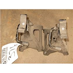 (1) LOT 2 JACK STANDS