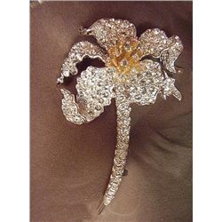 CLASSIC DESIGNER NOLAN MILLER STYLISH FLOWER BROOCH MWF