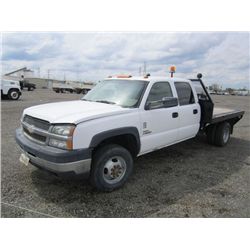 2003 Chevrolet 3500 4-Door 4x4 Flatbed Truck