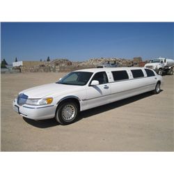 2001 Lincoln Towncar Paris Stretched Limo