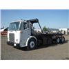 Image 1 : 1986 Volvo White PT240 T/A Cab-Over Roll-Off Truck