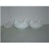 Image 2 : LOT 3 VINTAGE WHITE MILK GLASS HEN ON NEST