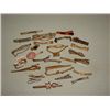 Image 2 : LOT 25 VINTAGE MENS JEWELRY TIE BARS CLIPS