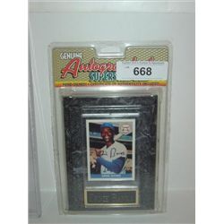 ERNIE BANKS AUTOGRAPH BASEBALL CARD ON DISPLAY