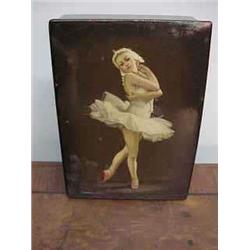 A fine Russian laquered box depicting a balle...