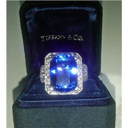 Magnificent Tanzanite Ring An 18K White Gold and