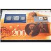 Image 1 : 1976-S US Mint Bicentennial 3-Coin Set; 40% Silver, W/Postal Stamp Dated 1993, UNC