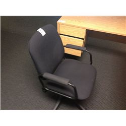 BLACK TILTER CHAIR