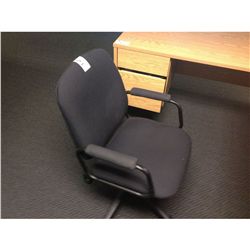 BLACK TILTER CHAIR