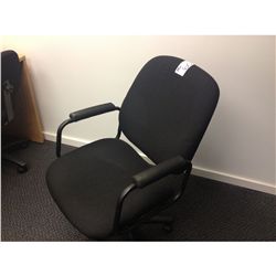 BLACK TILTER CHAIR