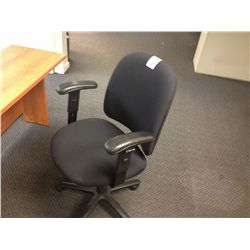BLACK GAS LIFT TASK CHAIR