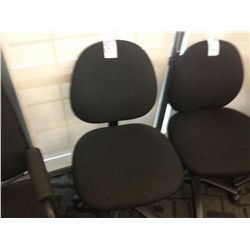 BLACK COMPUTER CHAIR