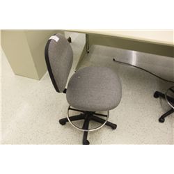 GREY ERGONOMIC LAB STOOL