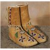 Image 2 : Crow Moccasins, 19th century