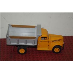 1941-1946 CHEVROLET/GMC DIE CAST TOY TRUCK