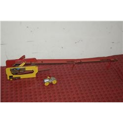 WIND UP TOY W/ CAR AND RAMP