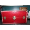 Image 8 : ORIG. GINGER DOLL COMPLETE W/ WARDROBE - LARGE CASE - GREAT CONDITION - 19" LONG - 10.5" DEEP - 10" 