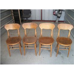 set of 4 oak chairs .